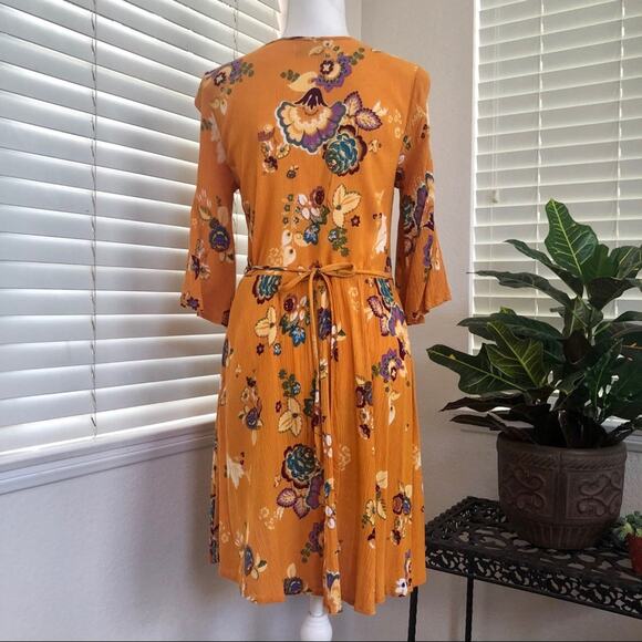 I The Wild Dress Women M Mustard Floral Faux Wrap Bell Sleeve Surplice Rayon - Picture 5 of 12